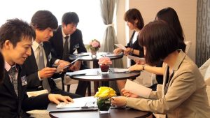 婚活パーティーってどうなの？マッチングアプリとの比較